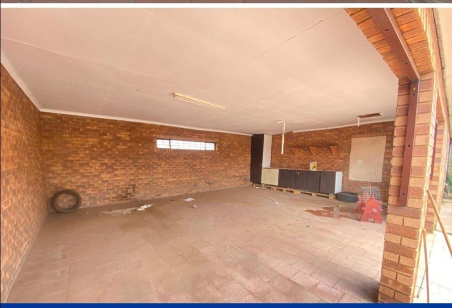 4 Bedroom Property for Sale in Lenasia Ext 11 Gauteng