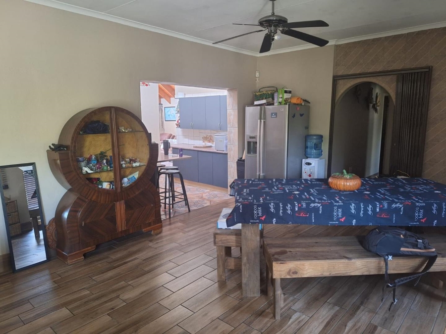 5 Bedroom Property for Sale in Rooihuiskraal Gauteng