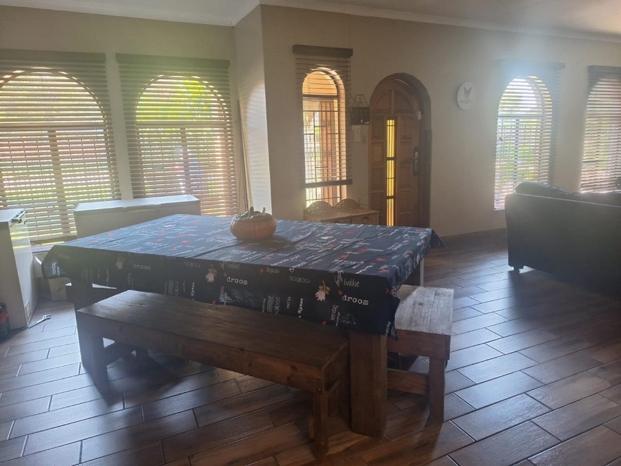 5 Bedroom Property for Sale in Rooihuiskraal Gauteng