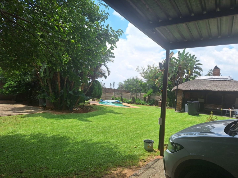 5 Bedroom Property for Sale in Rooihuiskraal Gauteng