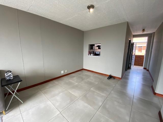 2 Bedroom Property for Sale in La Montagne Gauteng