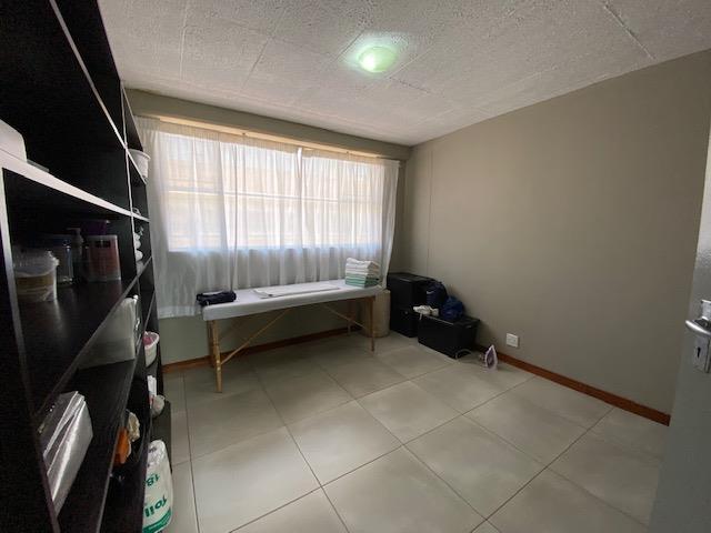 2 Bedroom Property for Sale in La Montagne Gauteng