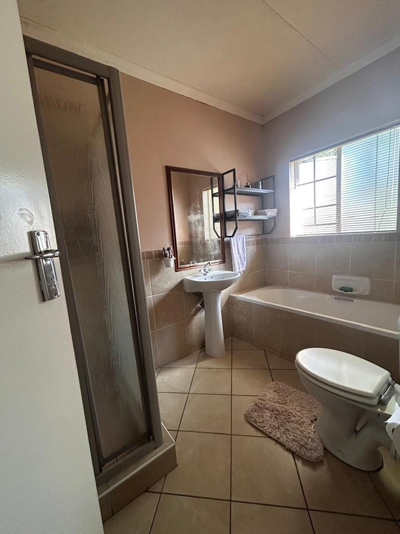 3 Bedroom Property for Sale in Noordwyk Gauteng