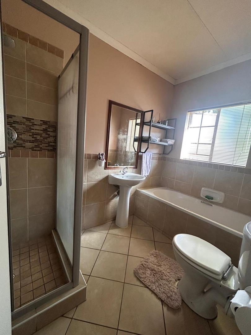 3 Bedroom Property for Sale in Noordwyk Gauteng