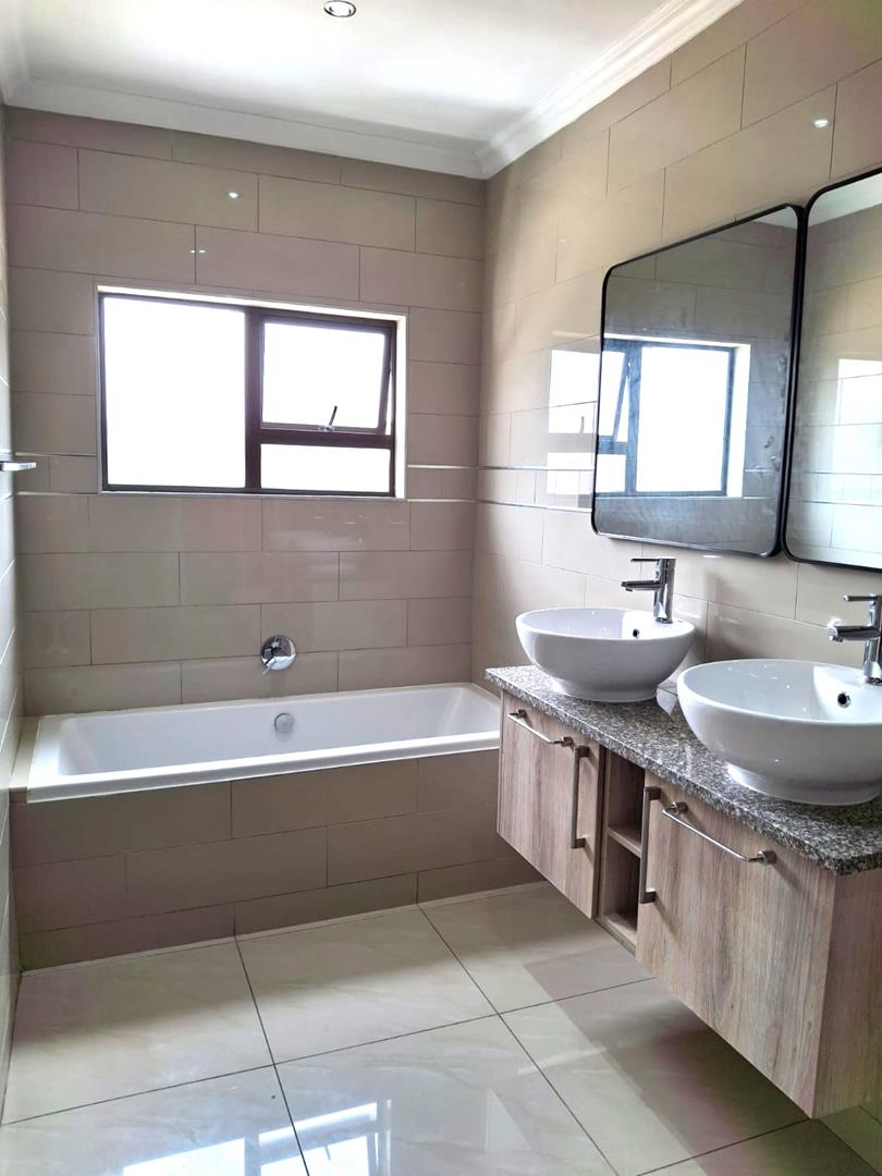 3 Bedroom Property for Sale in Boardwalk Gauteng