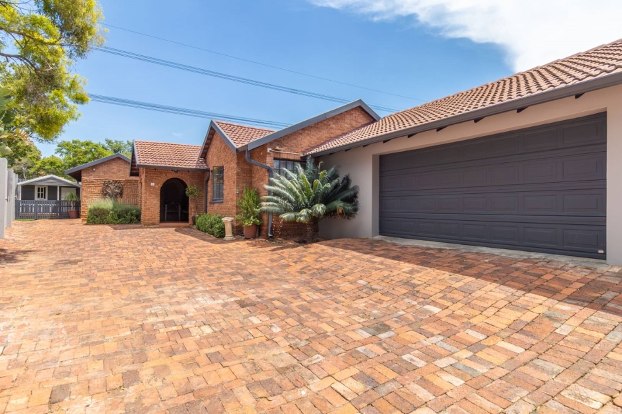 3 Bedroom Property for Sale in Hurlingham Manor Gauteng