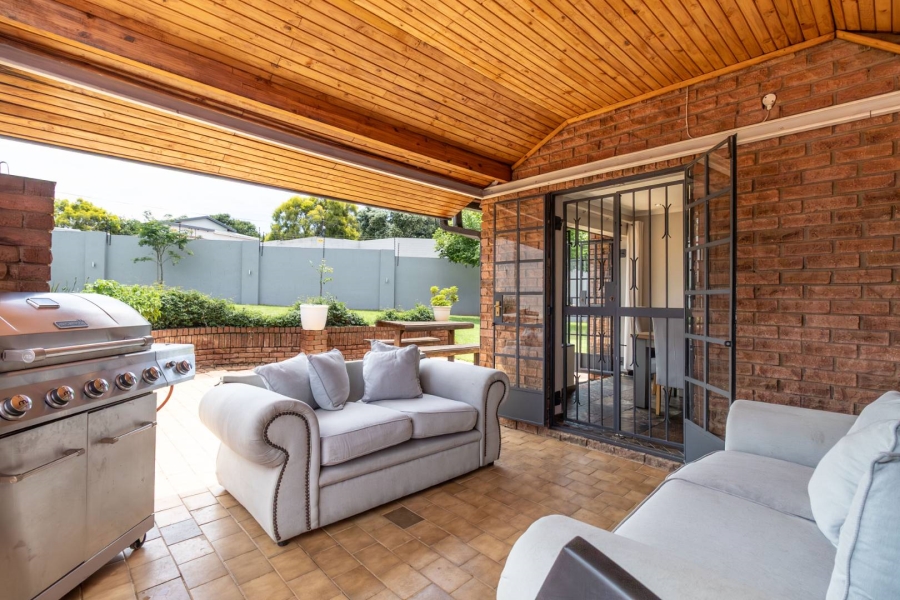 3 Bedroom Property for Sale in Hurlingham Manor Gauteng