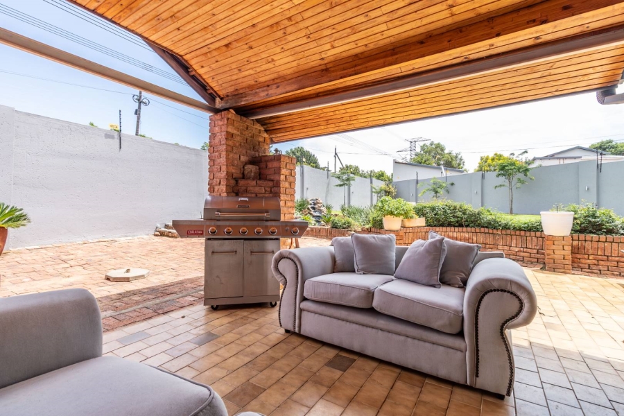 3 Bedroom Property for Sale in Hurlingham Manor Gauteng