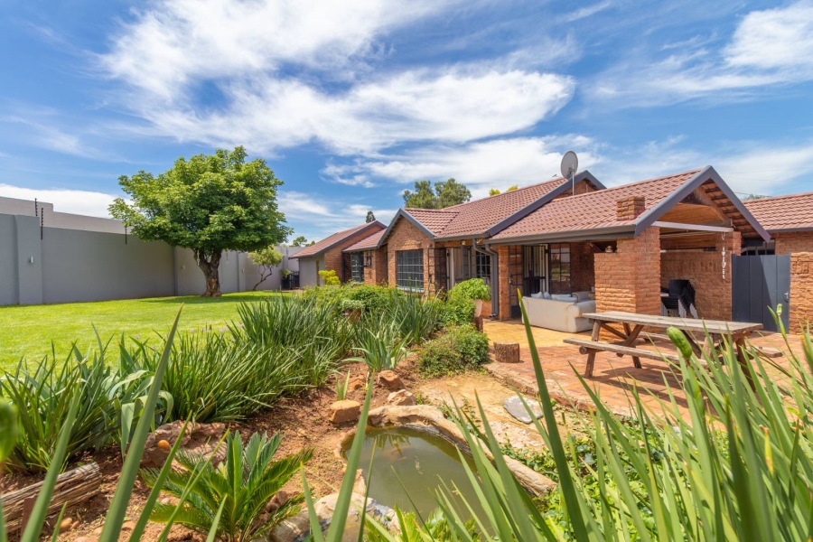 3 Bedroom Property for Sale in Hurlingham Manor Gauteng