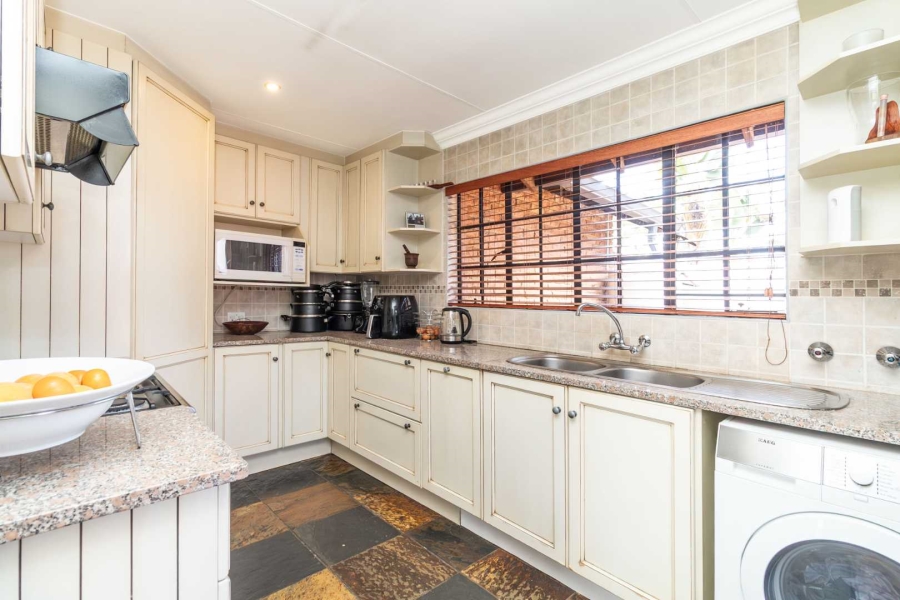 3 Bedroom Property for Sale in Hurlingham Manor Gauteng