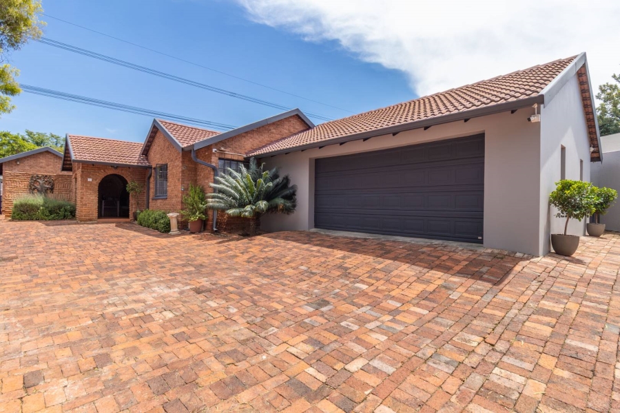 3 Bedroom Property for Sale in Hurlingham Manor Gauteng