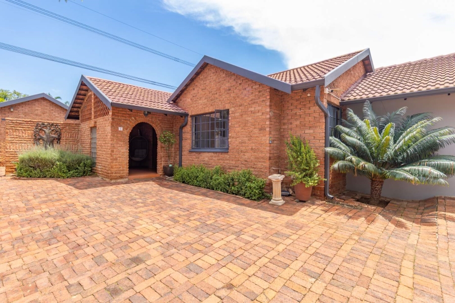 3 Bedroom Property for Sale in Hurlingham Manor Gauteng