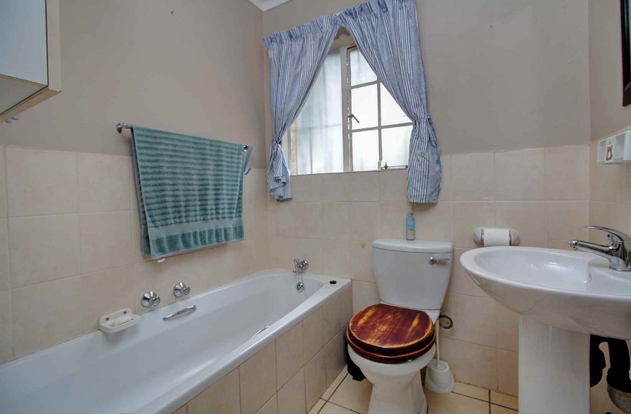 3 Bedroom Property for Sale in Wilgeheuwel Gauteng