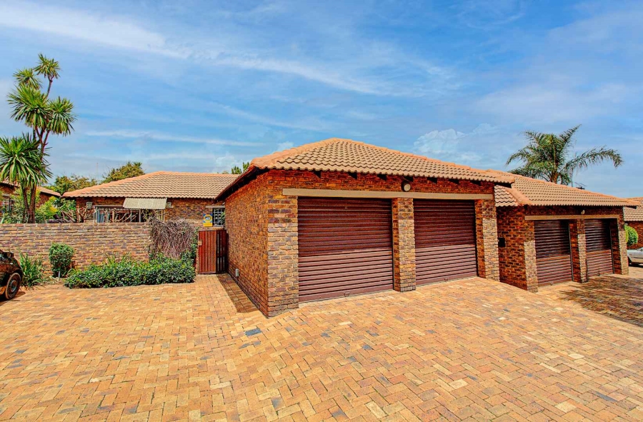 3 Bedroom Property for Sale in Weltevreden Park Gauteng