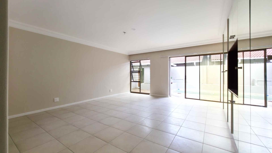 To Let 3 Bedroom Property for Rent in Sandown Gauteng