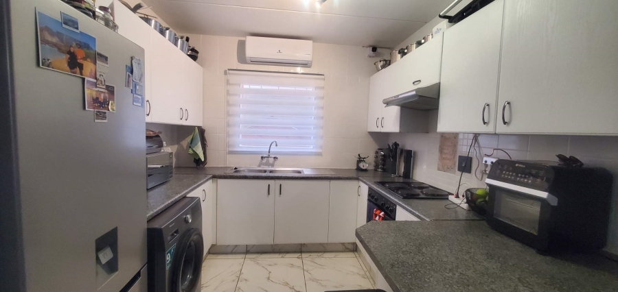 2 Bedroom Property for Sale in Little Falls Gauteng