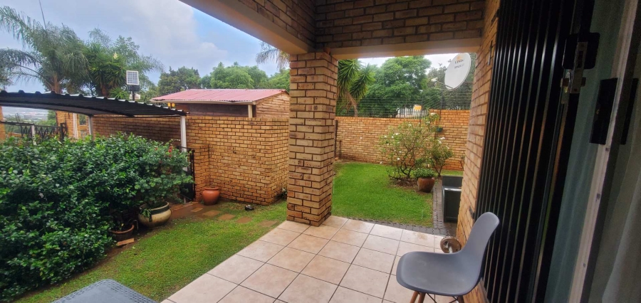 2 Bedroom Property for Sale in Little Falls Gauteng