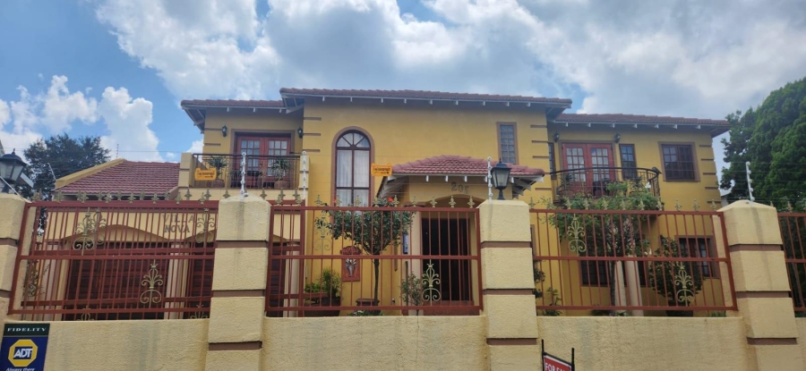 4 Bedroom Property for Sale in Linmeyer Gauteng