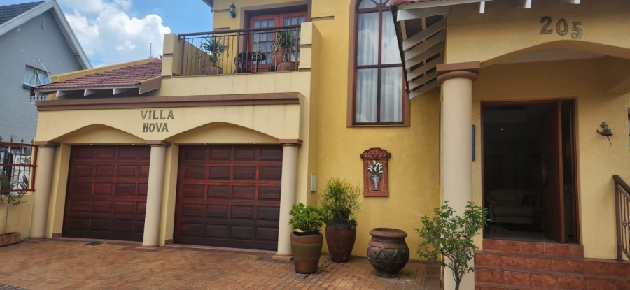 4 Bedroom Property for Sale in Linmeyer Gauteng