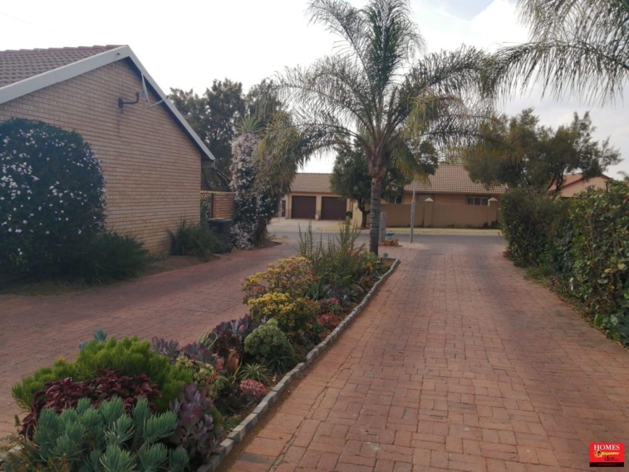 3 Bedroom Property for Sale in Thatchfield Estate Gauteng