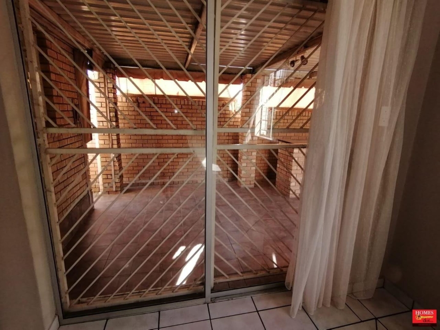 3 Bedroom Property for Sale in Thatchfield Estate Gauteng
