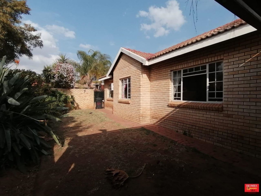 3 Bedroom Property for Sale in Thatchfield Estate Gauteng