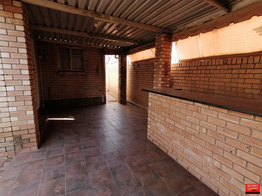 3 Bedroom Property for Sale in Thatchfield Estate Gauteng