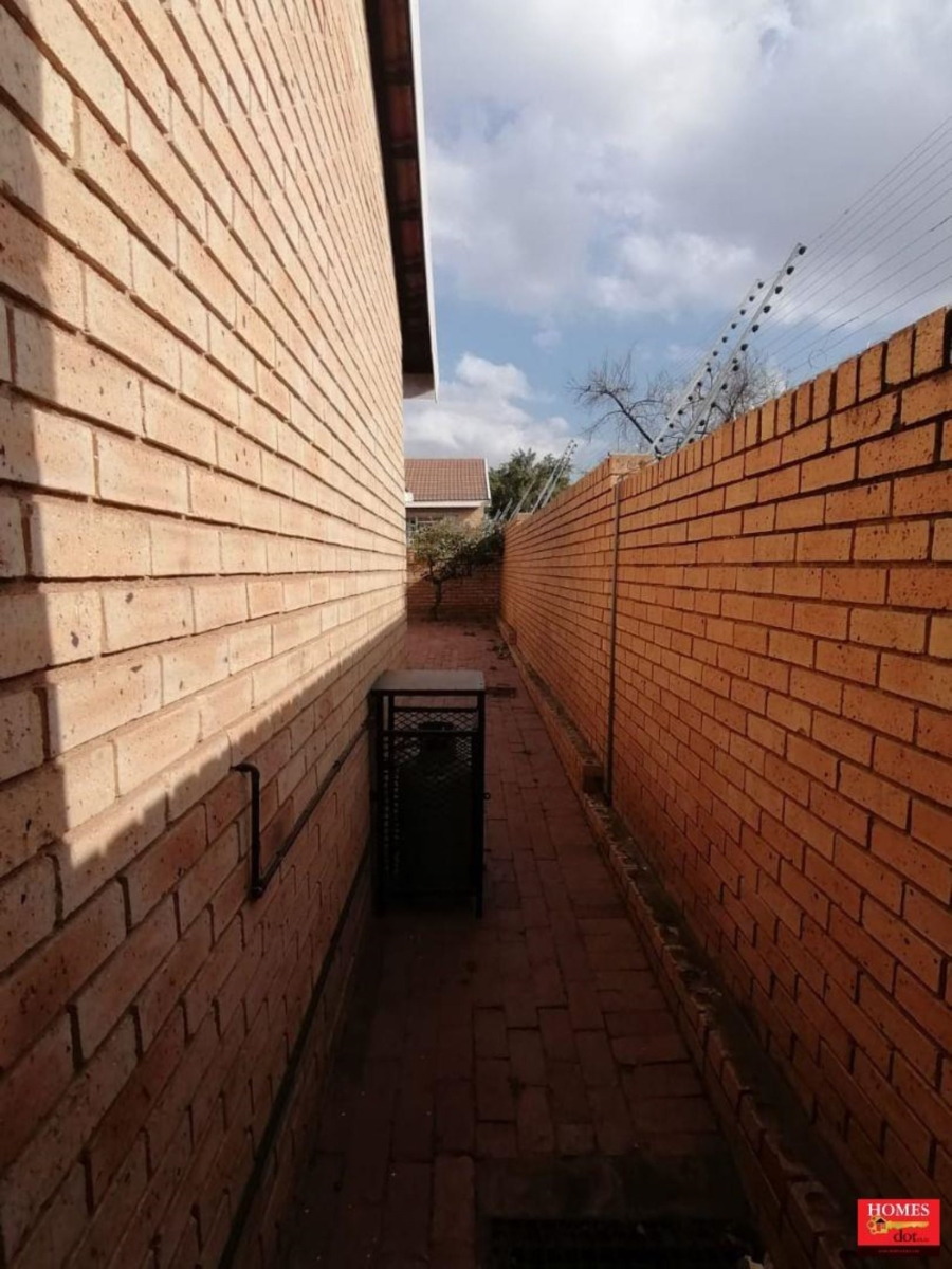 3 Bedroom Property for Sale in Thatchfield Estate Gauteng