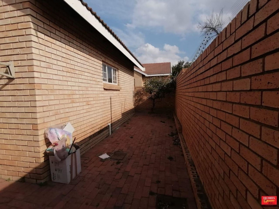 3 Bedroom Property for Sale in Thatchfield Estate Gauteng