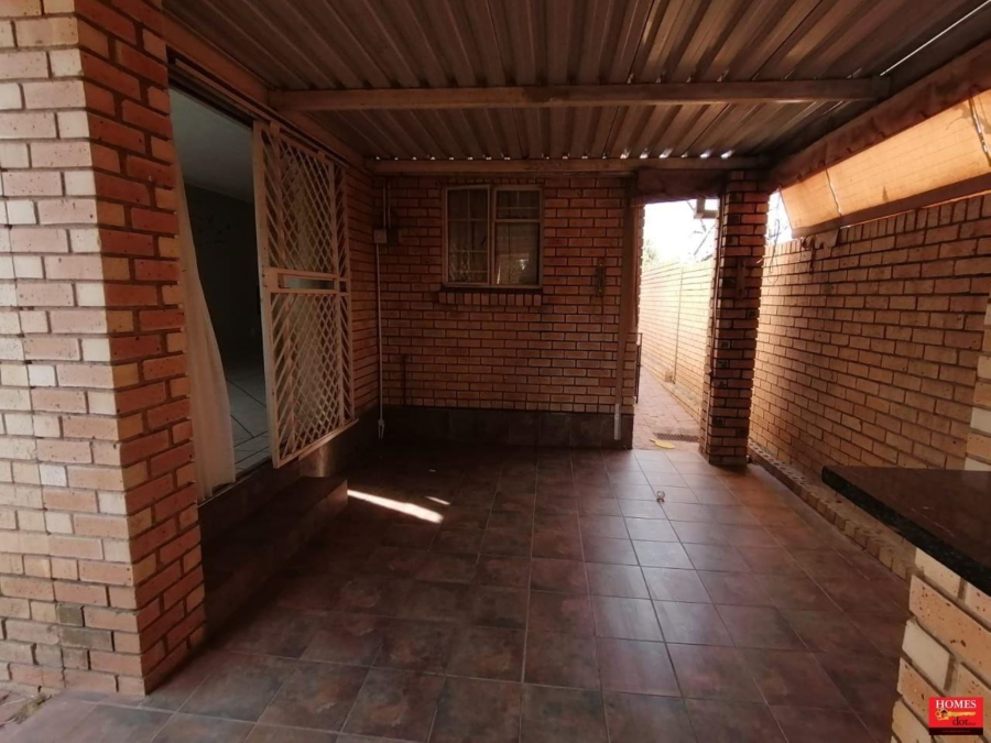 3 Bedroom Property for Sale in Thatchfield Estate Gauteng