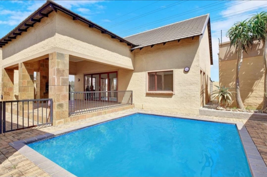 To Let 2 Bedroom Property for Rent in Carlswald Gauteng
