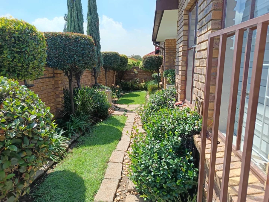 2 Bedroom Property for Sale in New Redruth Gauteng