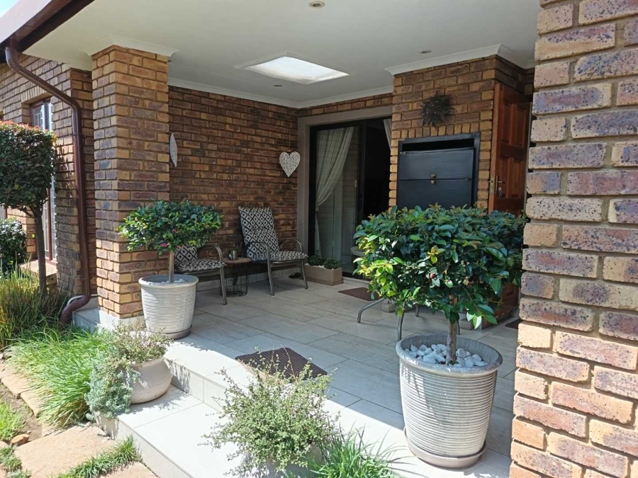 2 Bedroom Property for Sale in New Redruth Gauteng