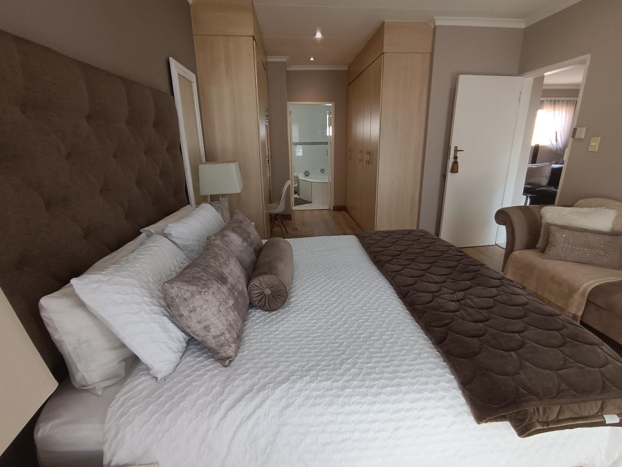 2 Bedroom Property for Sale in New Redruth Gauteng