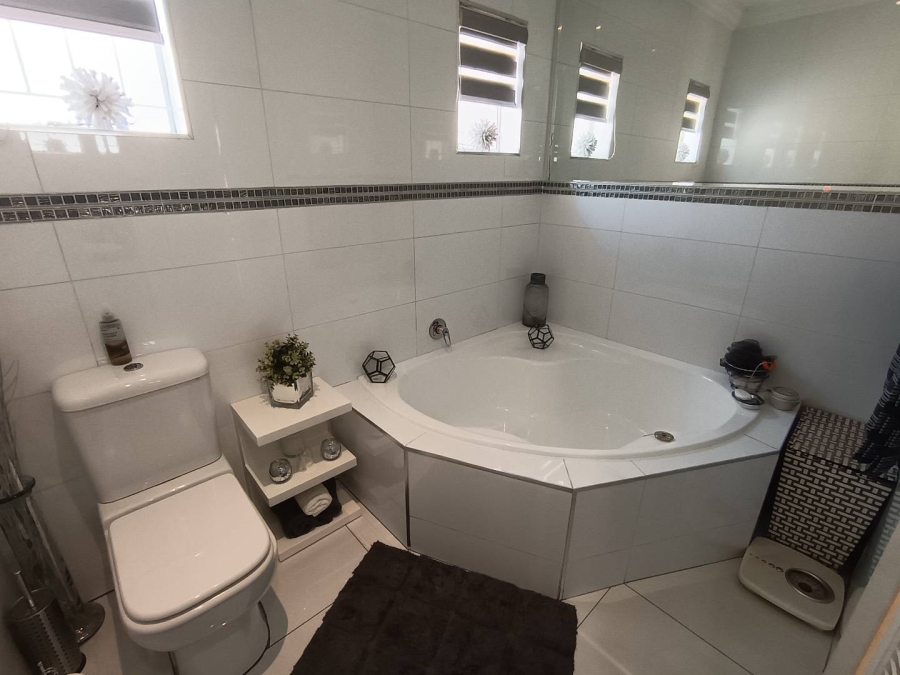 2 Bedroom Property for Sale in New Redruth Gauteng