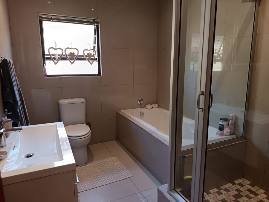 3 Bedroom Property for Sale in New Redruth Gauteng