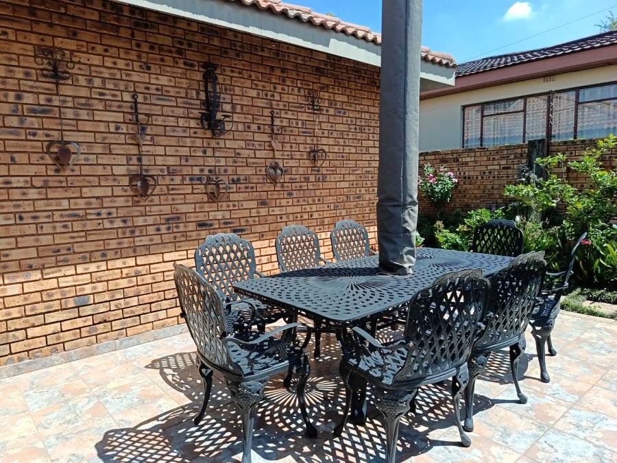 3 Bedroom Property for Sale in New Redruth Gauteng