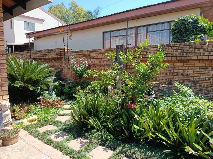 3 Bedroom Property for Sale in New Redruth Gauteng