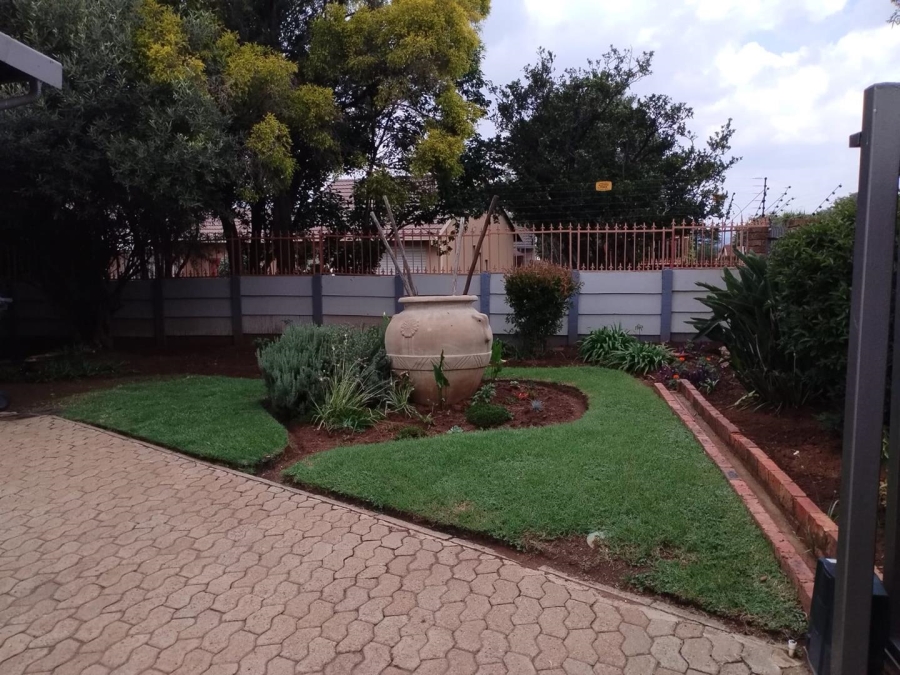 4 Bedroom Property for Sale in Verwoerdpark Gauteng