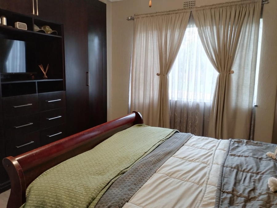 4 Bedroom Property for Sale in Verwoerdpark Gauteng