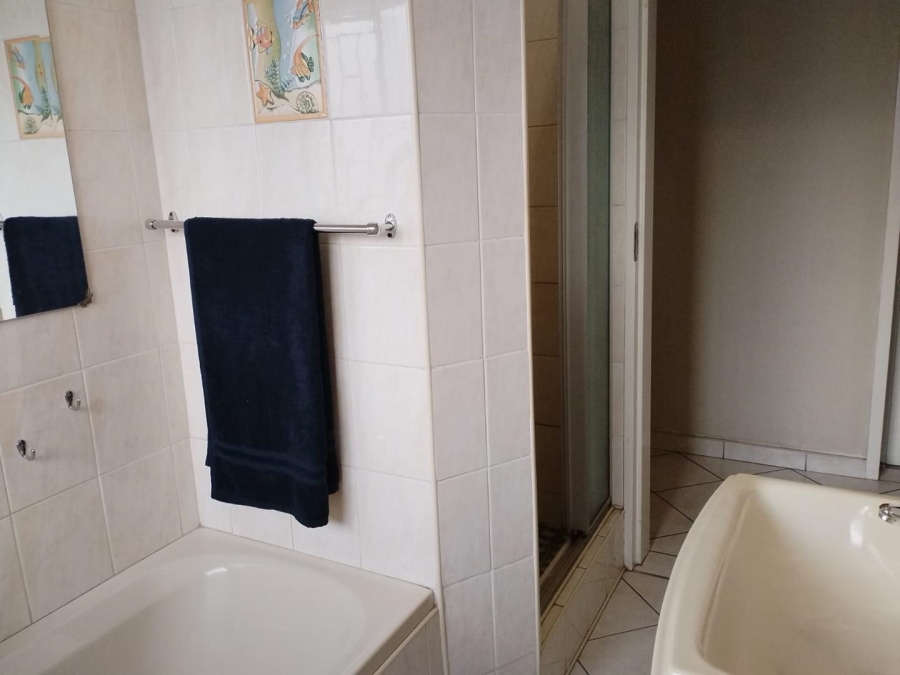 4 Bedroom Property for Sale in Verwoerdpark Gauteng