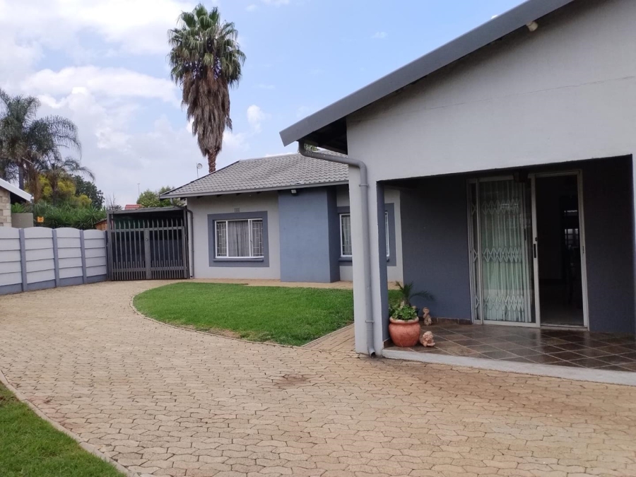 4 Bedroom Property for Sale in Verwoerdpark Gauteng