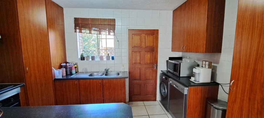 To Let 3 Bedroom Property for Rent in Bellairspark Gauteng