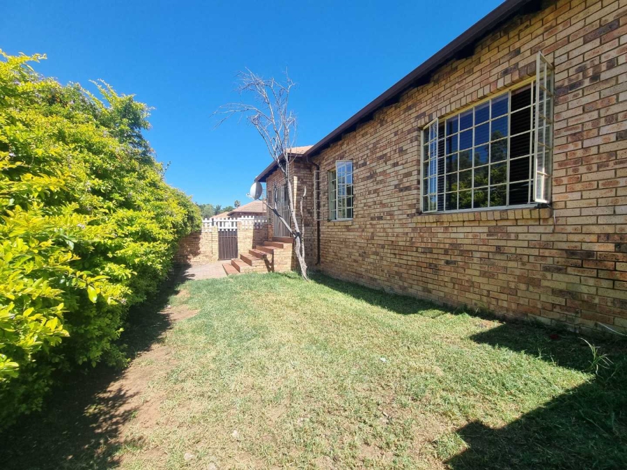 To Let 3 Bedroom Property for Rent in Bellairspark Gauteng