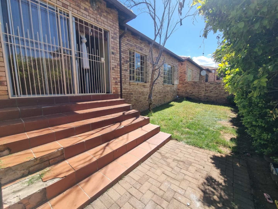 To Let 3 Bedroom Property for Rent in Bellairspark Gauteng