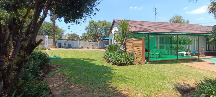 6 Bedroom Property for Sale in Norkem Park Gauteng