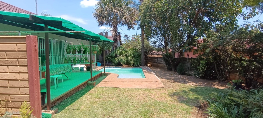 6 Bedroom Property for Sale in Norkem Park Gauteng