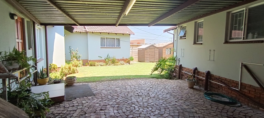 6 Bedroom Property for Sale in Norkem Park Gauteng