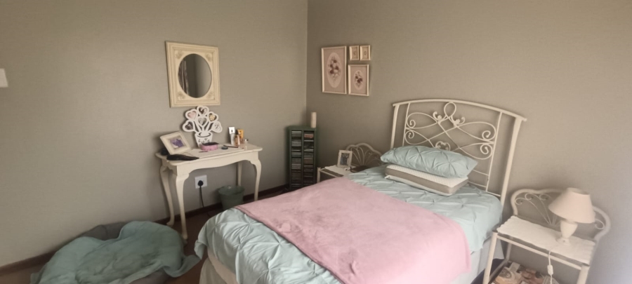 2 Bedroom Property for Sale in Hennopspark Gauteng