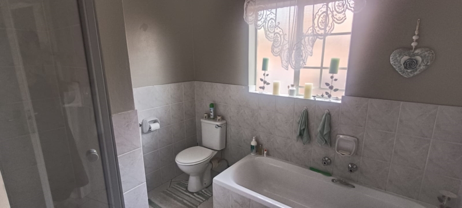 2 Bedroom Property for Sale in Hennopspark Gauteng